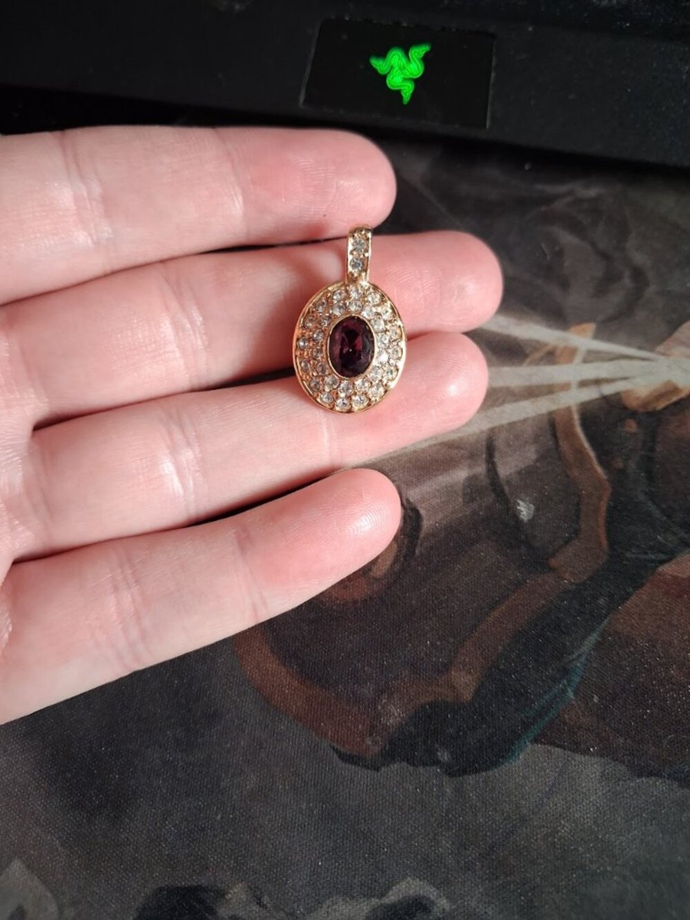 Sparkly pendant